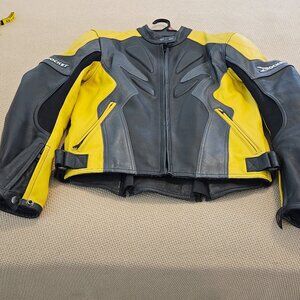 Joe Rocket Women's Leather motorcycle jacket with body armor, size LG